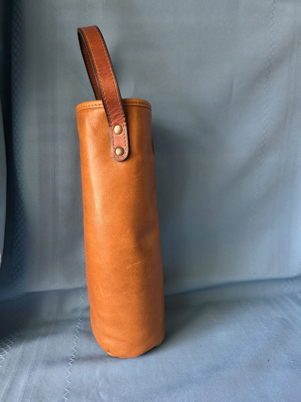 William & James Leather Co Tan Leather Wine Bottle Carrier - Picture 5 of 10